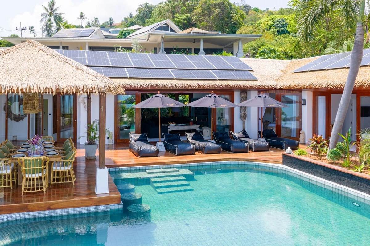 Authentik Villa pool